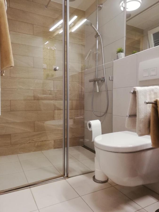 Embassy Studio Apartment Citypark Budapest Bagian luar foto