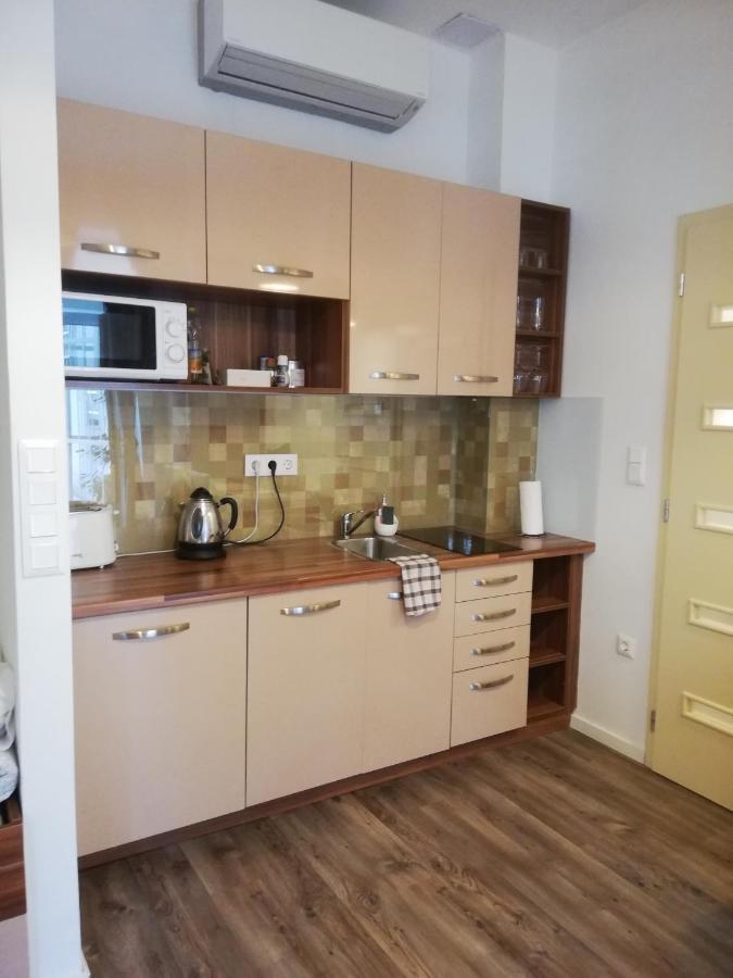 Embassy Studio Apartment Citypark Budapest Bagian luar foto