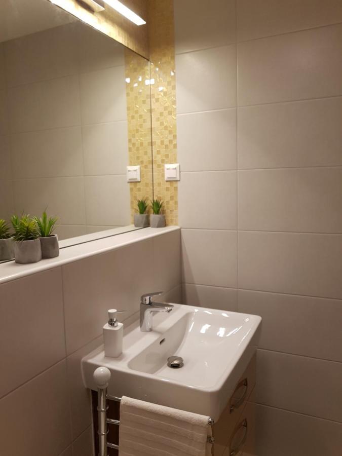 Embassy Studio Apartment Citypark Budapest Bagian luar foto
