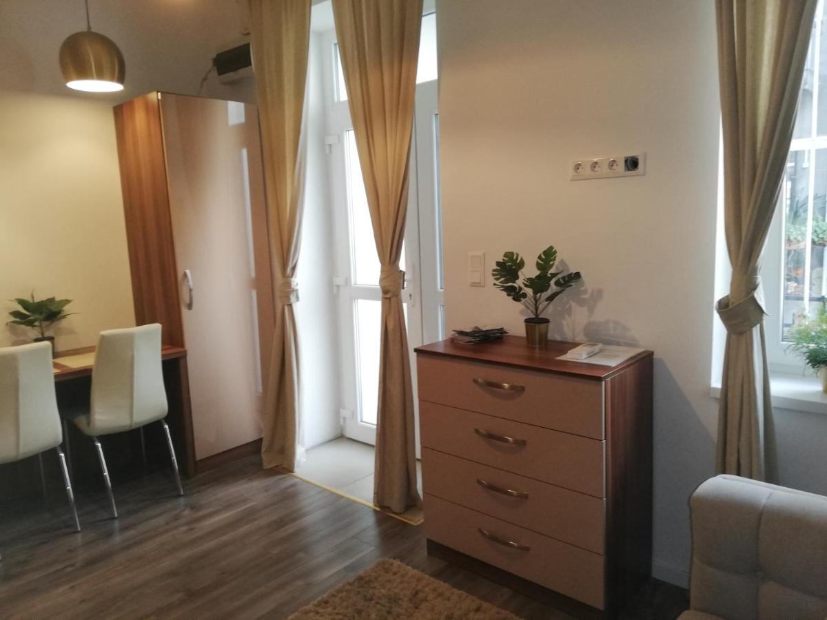 Embassy Studio Apartment Citypark Budapest Bagian luar foto