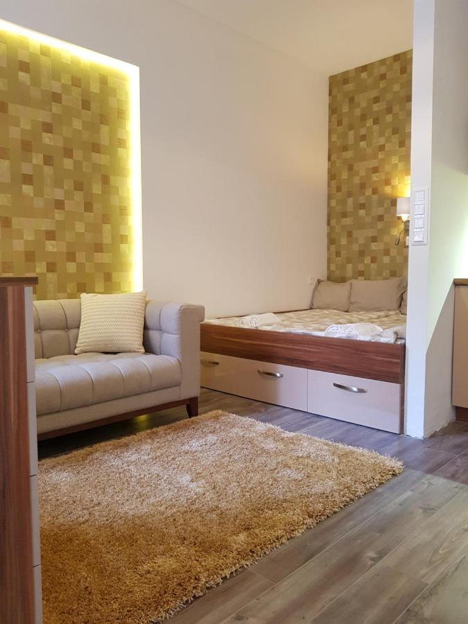 Embassy Studio Apartment Citypark Budapest Bagian luar foto